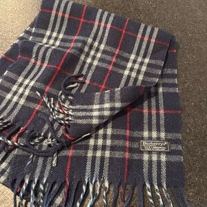 EUC Burberrys vintage scarf made in London 💯 Lambswool Dry Clean Only
